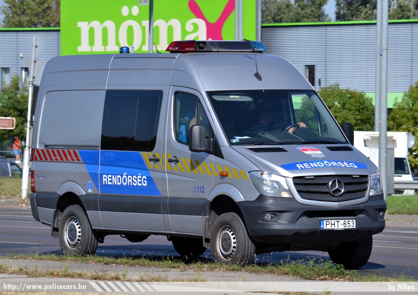 Mercedes-Benz Sprinter II facelift, fotó: MBen
Keywords: rendőr rendőrautó rendőrség magyar Magyarország Hungary hungarian police policecar PHT-653