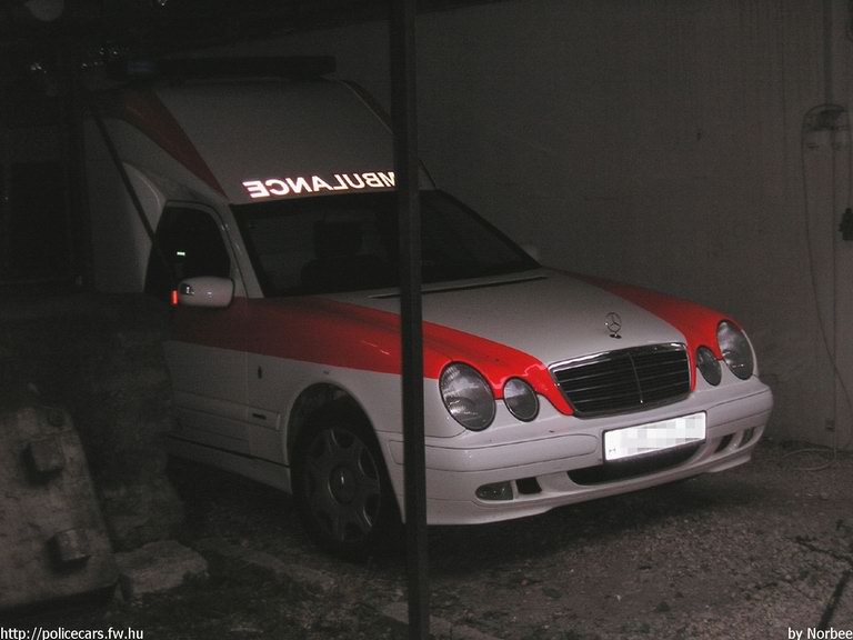 Mercedes E, mentõautó, fotó: Norbee
Keywords: katonai honvédségi honvédség