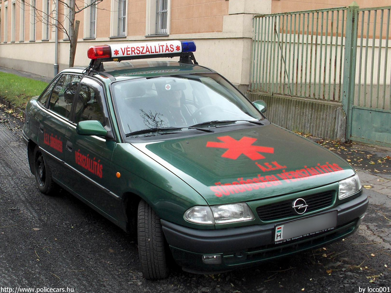 Opel Astra, Á.E.K. sürgõsségi vérszállítás, fotó: loco001
Keywords: katonai honvédségi honvédség