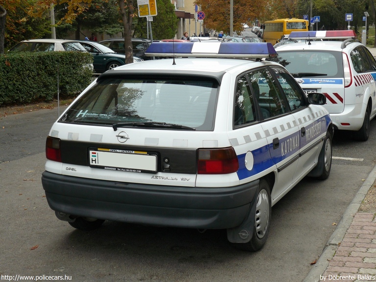 Opel Astra F, fotó: Döbrentei Balázs
Keywords: rendőr rendőrautó rendőrség katonai rendészet magyar Magyarország
