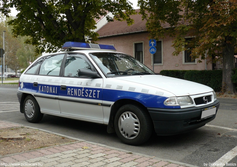 Opel Astra F, fotó: Döbrentei Balázs
Keywords: rendőr rendőrautó rendőrség katonai rendészet magyar Magyarország