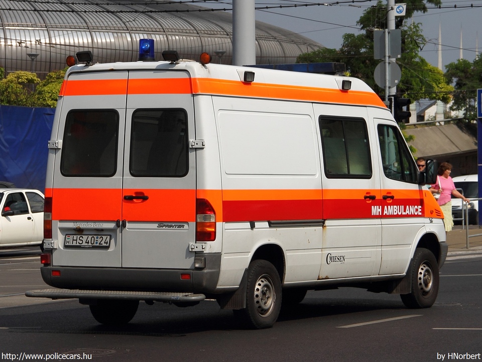Mercedes Sprinter, fotó: HNorbert
Keywords: katonai honvédségi honvédség magyar mentő mentőautó