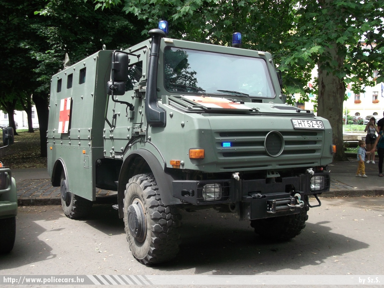 Mercedes- Benz Unimog, fotó: Sz.S.
Keywords: katonai honvédségi honvédség magyar mentő mentőautó HT52-59