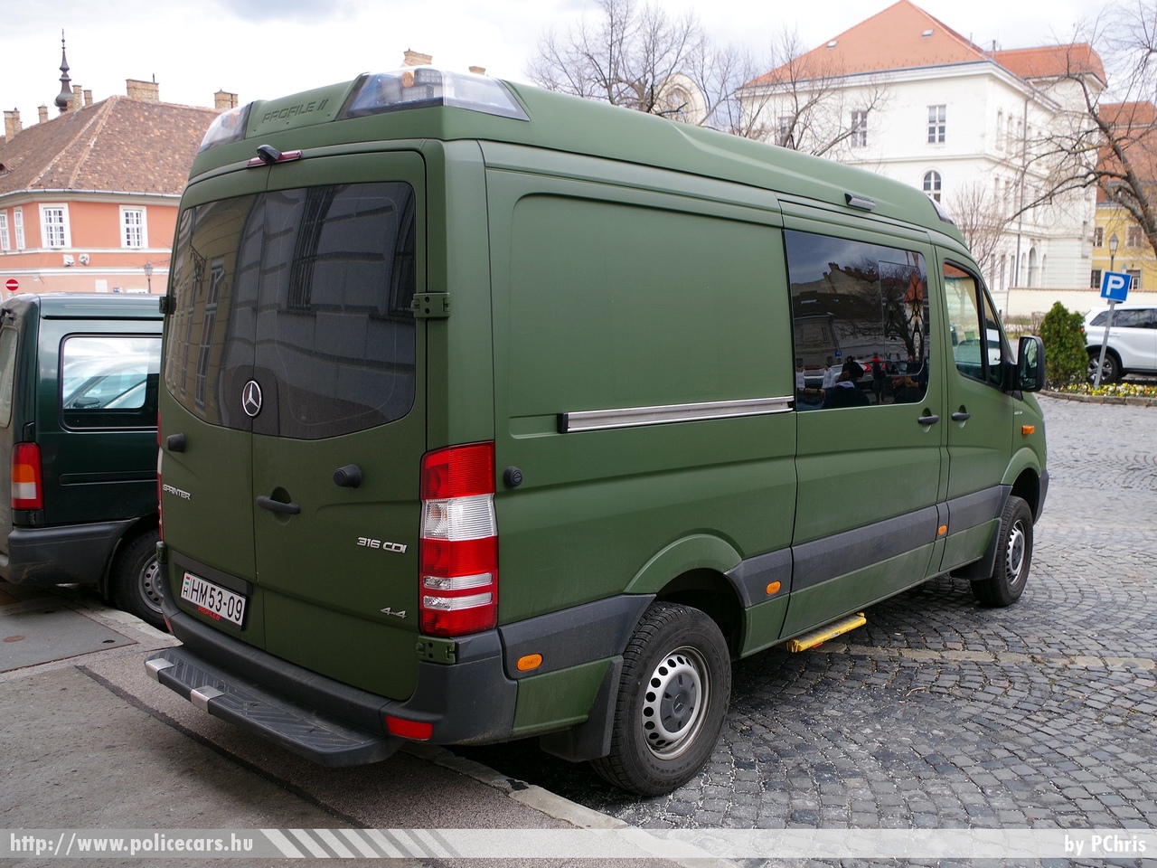 Mercedes-Benz Sprinter II Profile, fotó: PChris
Keywords: katonai honvédségi honvédség magyar mentő mentőautó military ambulance HM53-09
