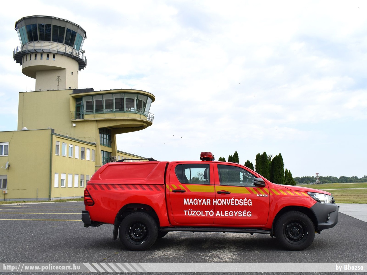 Toyota Hilux, MH Pápa Bázisrepülõtér, fotó: Bbazsa
Keywords: katonai honvédségi honvédség magyar tûzoltó tûzoltóautó tûzoltóság military firetruck HI20-16