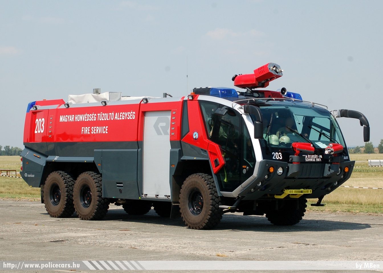 Rosenbauer Panther 6x6 CA-5 RBI-ECE- Hungary, FLF 12500/1500/250, MH Pápa Bázisrepülõtér, fotó: MBen
Keywords: katonai honvédségi honvédség magyar tûzoltó tûzoltóautó tûzoltóság military firetruck 