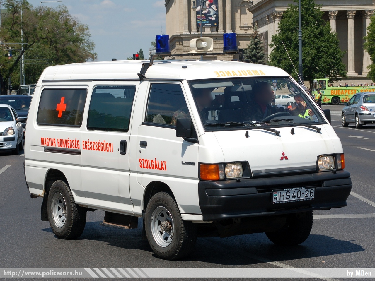Mitsubishi L300, fotó: MBen
Keywords: katonai honvédségi honvédség magyar mentő mentőautó military ambulance hungary hungarian HS40-26