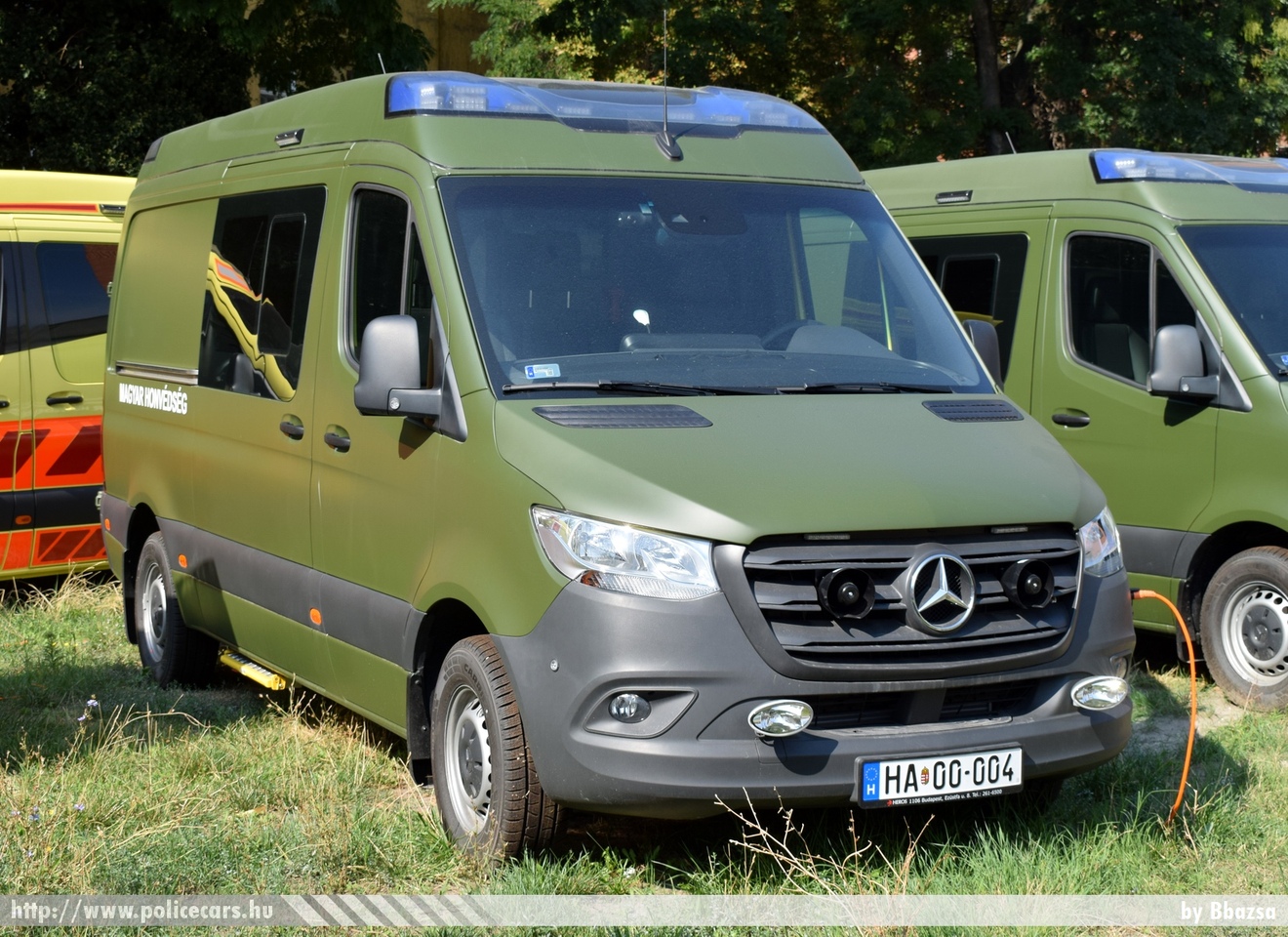 Mercedes Sprinter III, fotó: Bbazsa
Keywords: katonai honvédségi honvédség magyar mentő mentőautó military ambulance hungary hungarian HA00-004