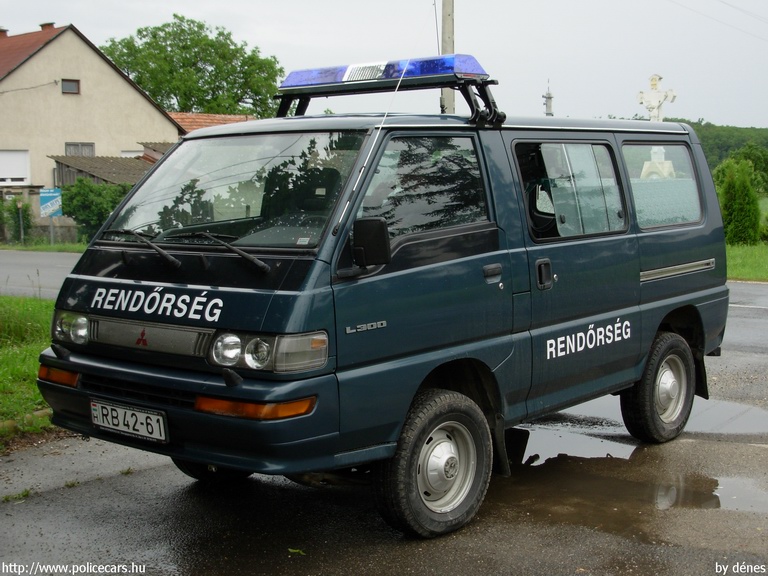 Mitsubishi L300, fotó: dénes
Keywords: rendőrség rendőrautó rendőr magyar Magyarország RB42-61