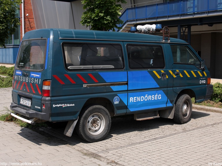 Mitsubishi L300, fotó: Bazsi
Keywords: rendőrség rendőrautó rendőr magyar Magyarország RB52-07