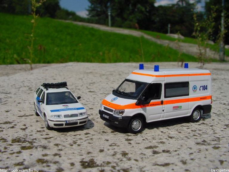 Ford Transit, Skoda Octavia, modell és fotó: cspetya
Keywords: modell modellautó rendőr rendőrség rendőrautó mentő omsz mentőautó