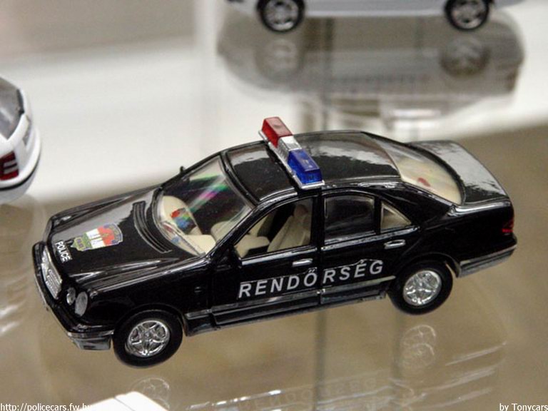 Mercedes E, modell és fotó: Tonycars
Keywords: modell modellautó rendőr rendőrség rendőrautó