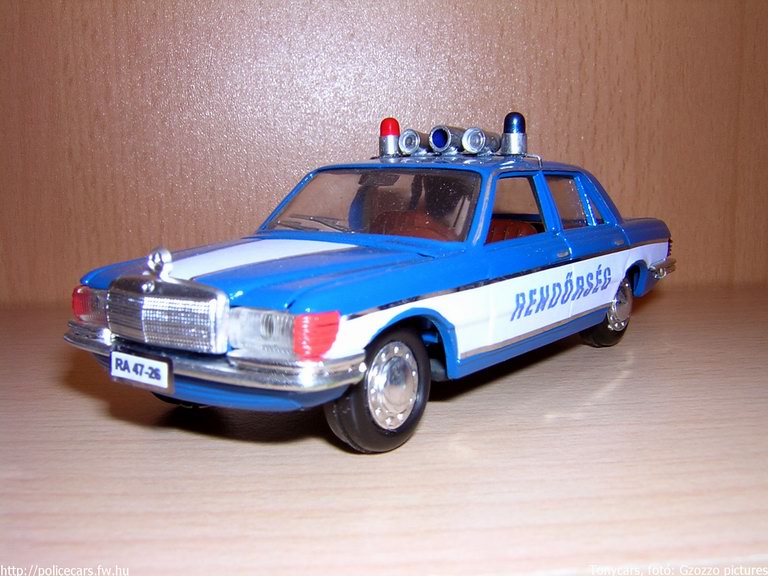 Mercedes, modell: Tonycars, fotó: Gzozzo pictures
Keywords: modell modellautó rendőr rendőrség rendőrautó