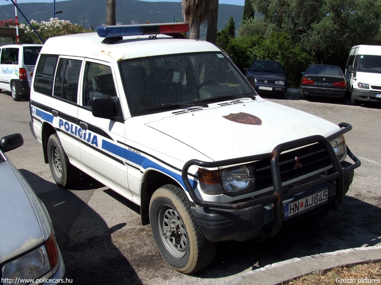Mitsubishi Pajero, fotó: Gzozzo pictures
Keywords: montenegrói Montenegró rendőr rendőrség rendőrautó crna gora