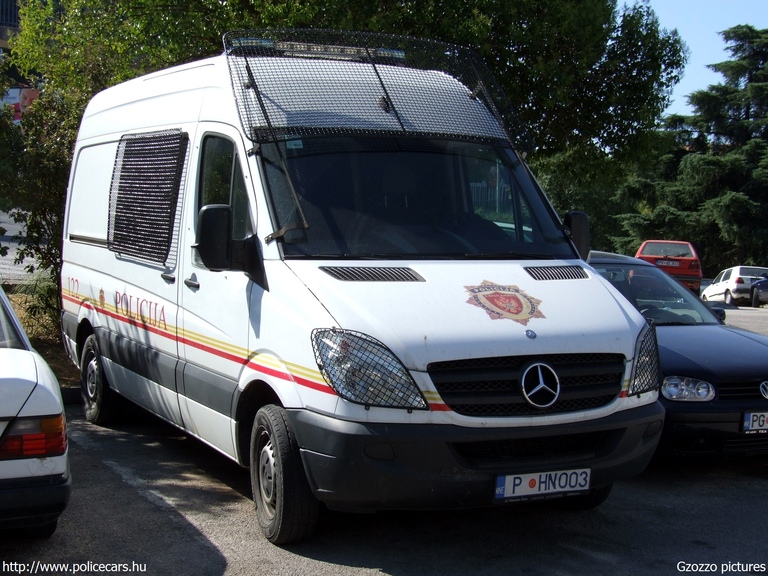 Mercedes Sprinter II, fotó: Gzozzo pictures
Keywords: montenegrói Montenegró rendőr rendőrség rendőrautó crna gora
