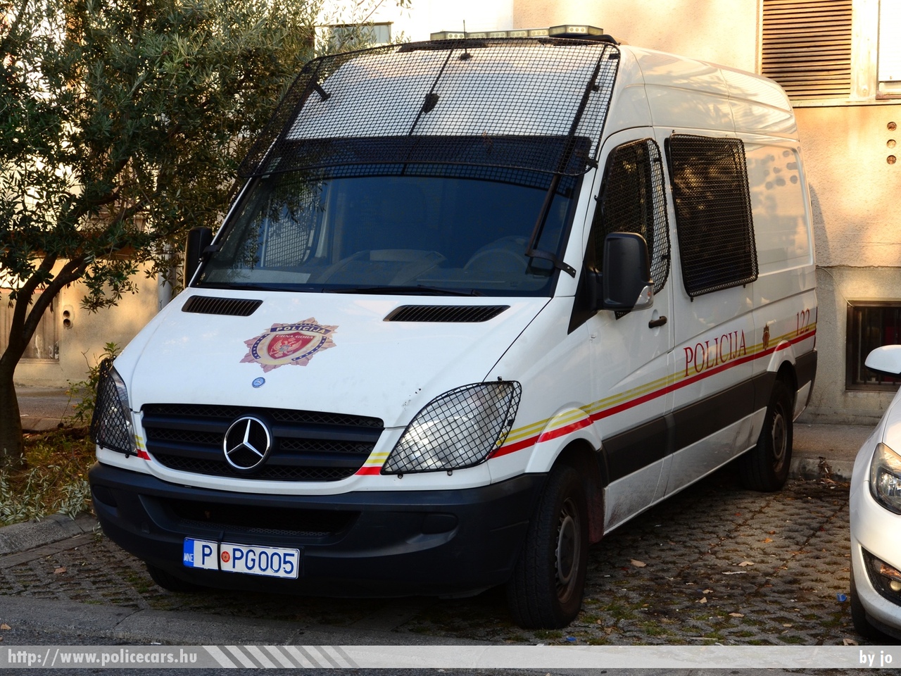 Mercedes Sprinter II, fotó: jo
Keywords: rendőr rendőrautó rendőrség montenegrói Montenegró Crna Gora police policecar