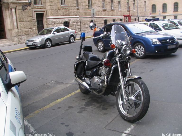 Kawasaki Vulcan 750, fotó: Gál András
Keywords: magyar magyarország rendőr rendőrmotor rendőrség