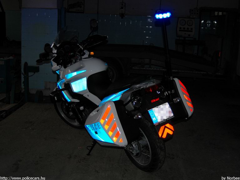 Aprilia Caponord 1000, fotó: Norbee
Keywords: magyar magyarország rendőr rendőrmotor rendőrség