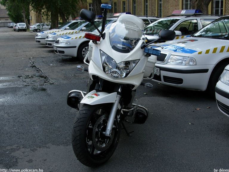 Suzuki GSF 650 Bandit, fotó: dénes
Keywords: magyar magyarország rendőr rendőrmotor rendőrség UIJ-554