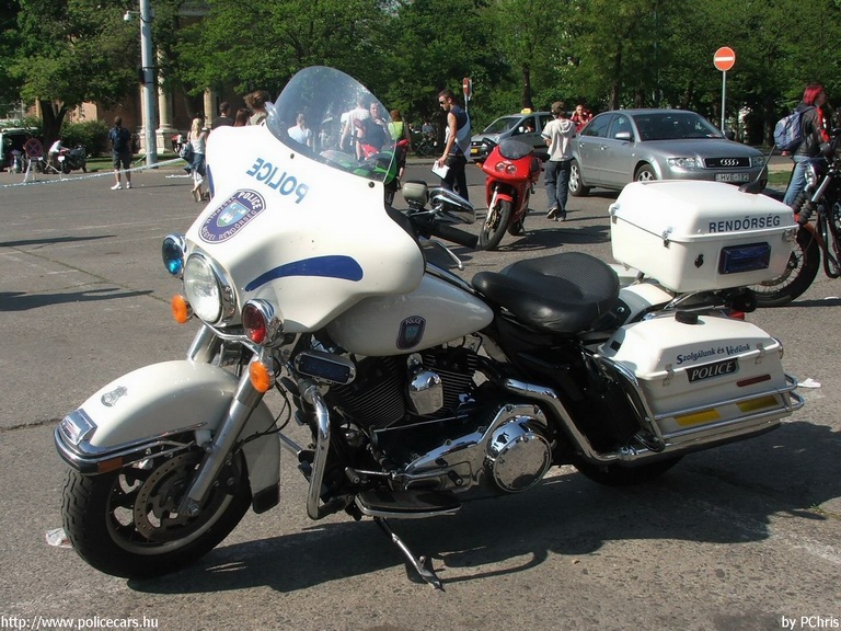 Harley-Davidson Electra Glide Police, fotó: PChris
Keywords: rendőr rendőrmotor rendőrség magyar Magyarország UJM-044