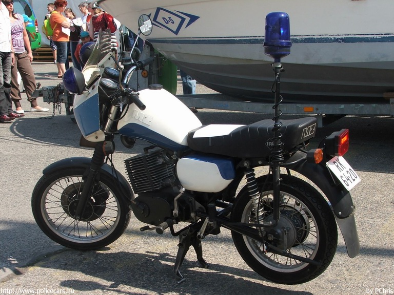 MZ ETZ 251, fotó: PChris
Keywords: rendőr rendőrmotor rendőrség magyar Magyarország RK64-20