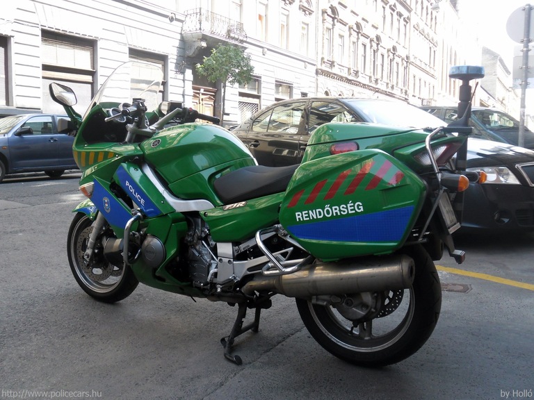 Yamaha FJR 1300, fotó: Holló
Keywords: rendőr rendőrmotor rendőrség magyar Magyarország