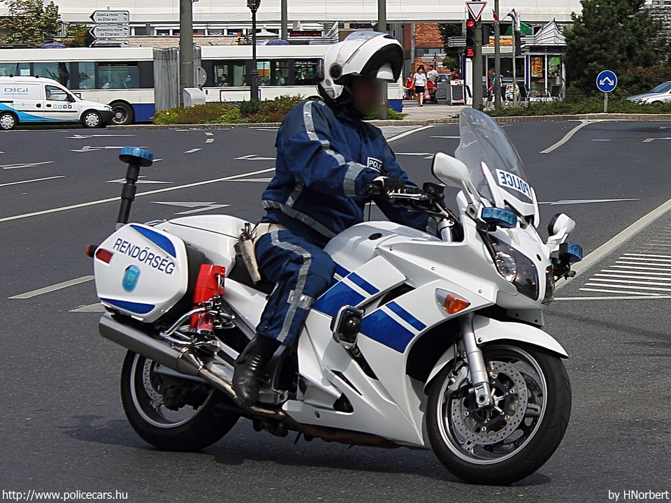 Yamaha FJR 1300, fotó: HNorbert
Keywords: rendőr rendőrmotor rendőrség magyar Magyarország police Hungary hungarian