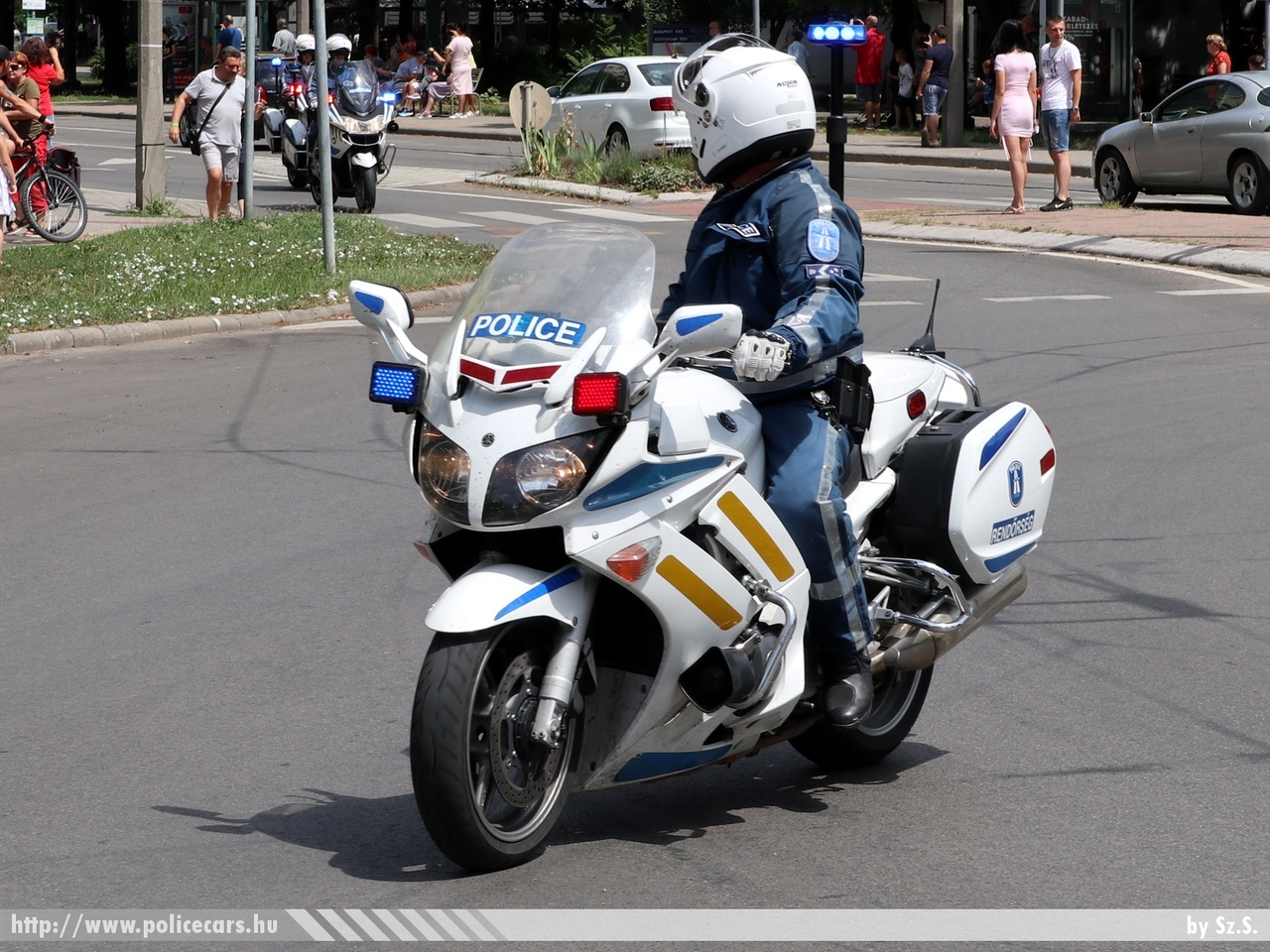 Yamaha FJR 1300, fotó: Sz.S.
Keywords: motor rendőr rendőrmotor rendőrség magyar Magyarország police Hungary hungarian policebike policemotorcycle