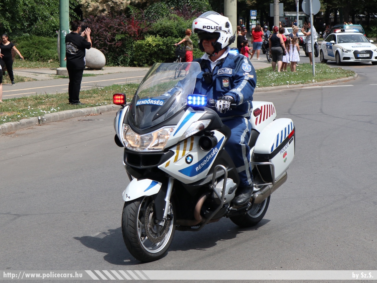 BMW R900RT-P, fotó: Sz.S.
Keywords: motor rendőr rendőrmotor rendőrség magyar Magyarország police Hungary hungarian policebike policemotorcycle