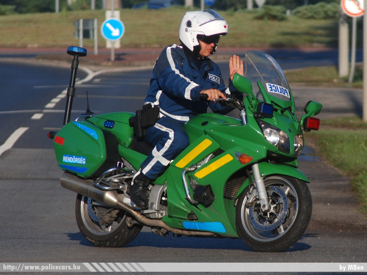 Yamaha FJR 1300, fotó: MBen
Keywords: motor rendőr rendőrmotor rendőrség magyar Magyarország police Hungary hungarian policebike policemotorcycle