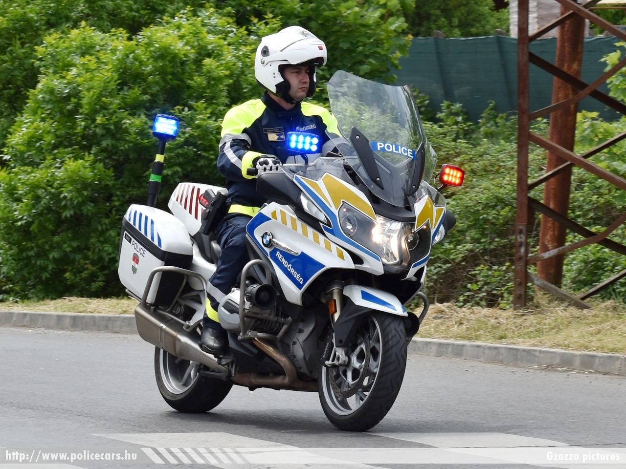 BMW R1200RT-P-LC, fotó: Gzozzo pictures
Keywords: motor rendőr rendőrmotor rendőrség magyar Magyarország police Hungary hungarian policebike policemotorcycle