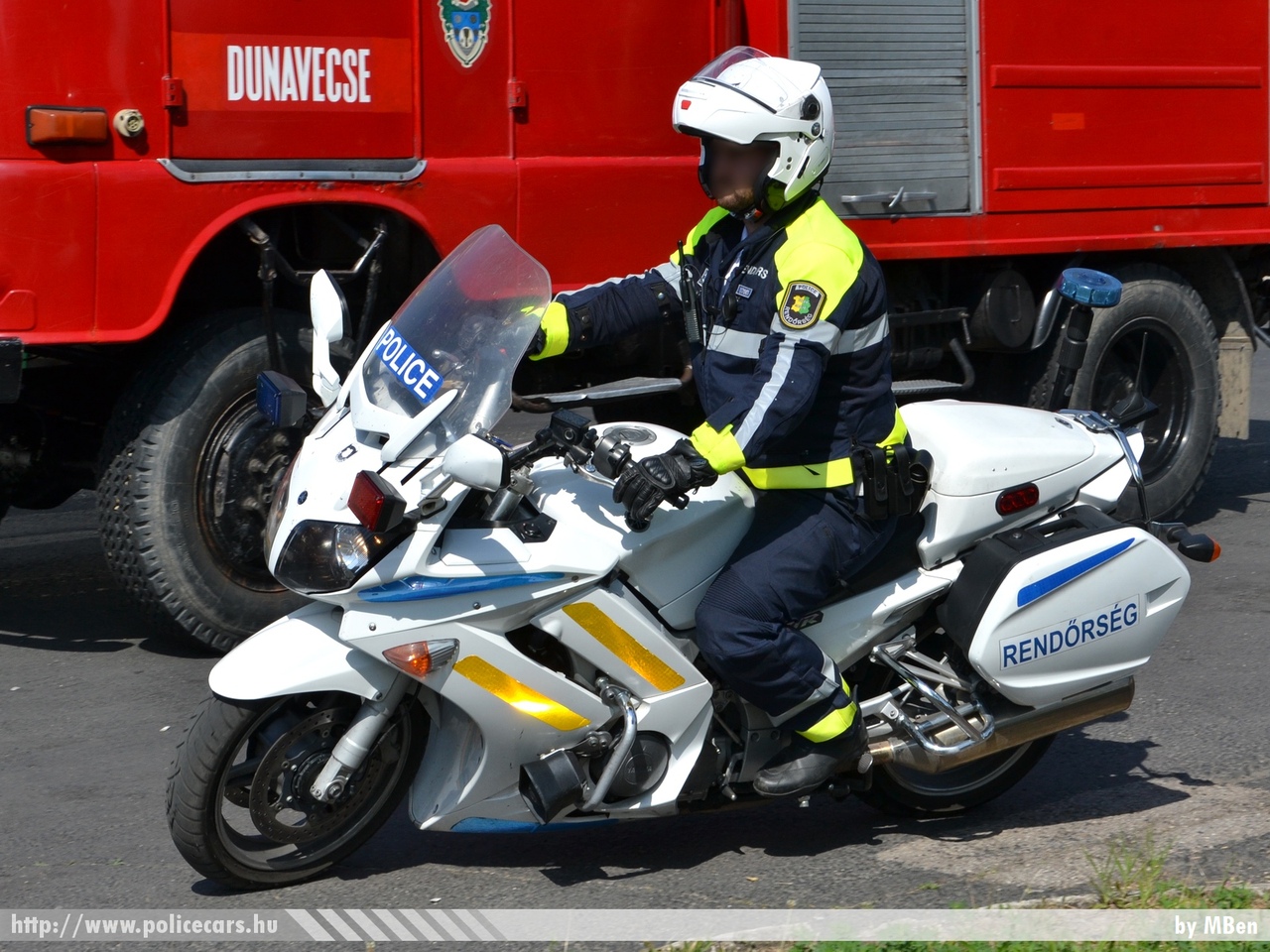 Yamaha FJR 1300, fotó: MBen
Keywords: motor rendőr rendőrmotor rendőrség magyar Magyarország police Hungary hungarian policebike policemotorcycle