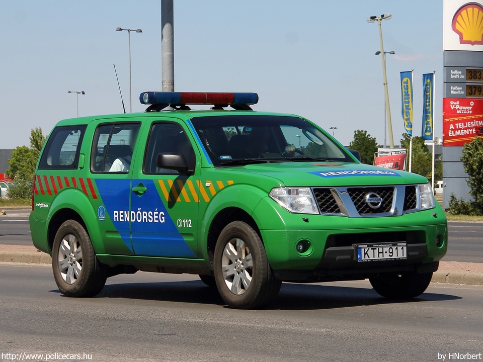 Nissan Pathfinder, fotó: HNorbert
Keywords: KTH-911 rendőr rendőrautó rendőrség magyar Magyarország  Hungary hungarian police policecar 