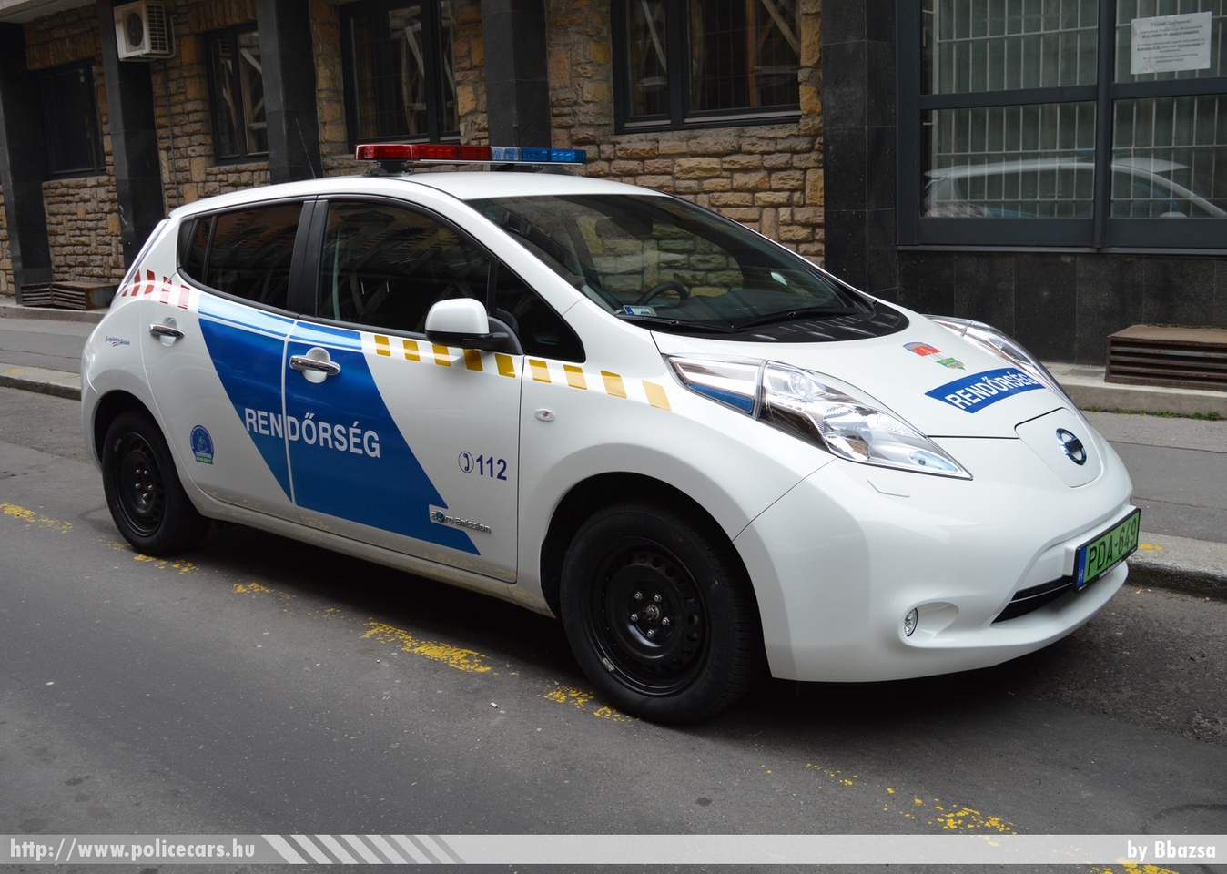 Nissan Leaf, fotó: Bbazsa
Keywords: magyar Magyarország rendőr rendőrautó rendőrség Hungary hungarian police policecar PDA-649