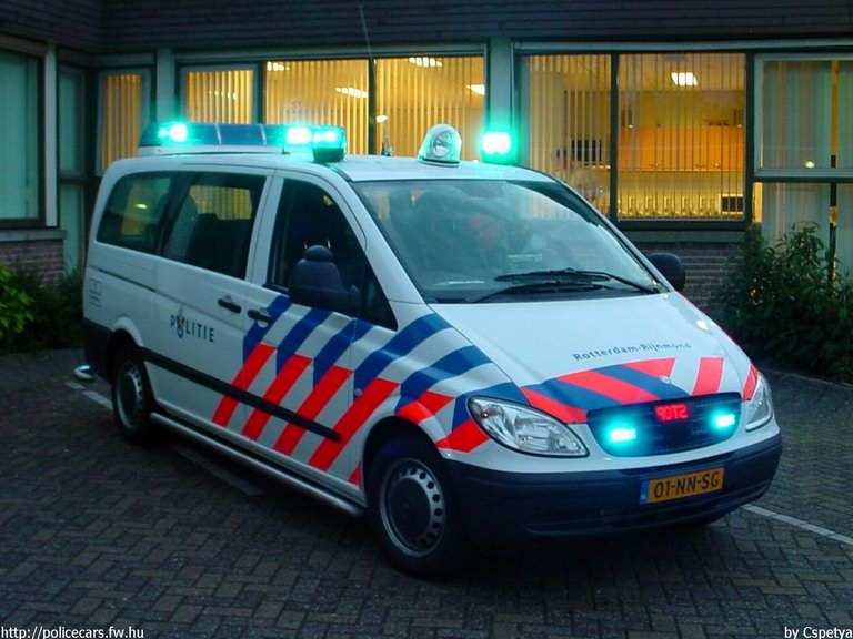 Mercedes Vito, fotó: Cspetya
Keywords: rendőr rendőrautó rendőrség Hollandia holland Politie