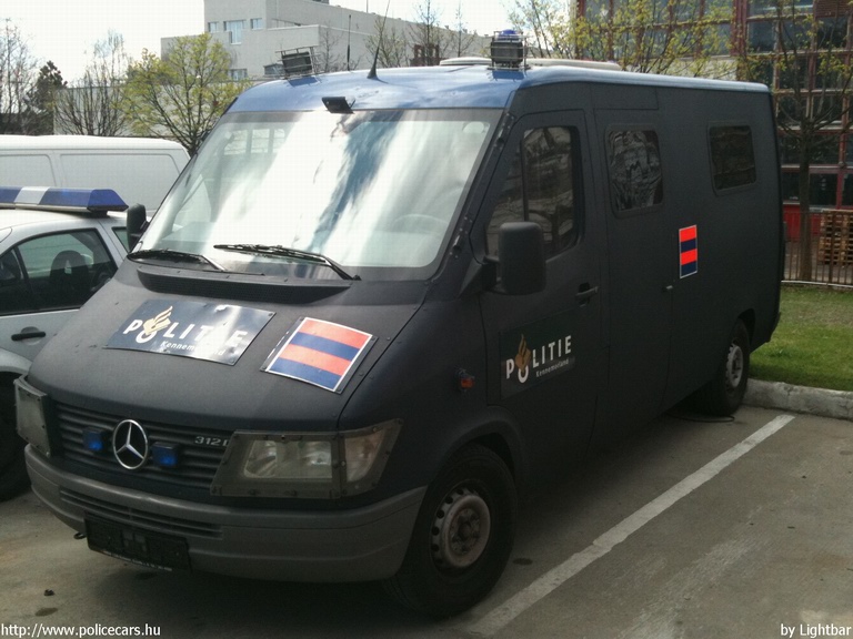 Mercedes-Benz Sprinter 312D, fotó: Lightbar
Keywords: holland Hollandia rendőr rendőrautó rendőrség