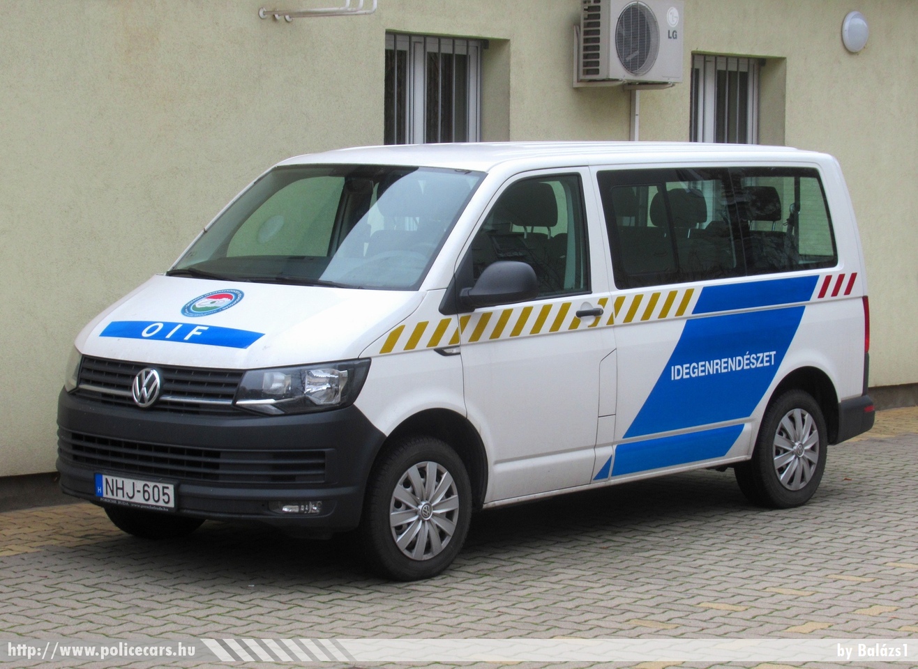 Volkswagen Transporter T6, Országos Idegenrendészeti Fõigazgatóság, fotó: Balázs1
Keywords: magyar Magyarország rendőr rendőrautó rendőrség Hungary hungarian police policecar oif idegenrendészet NHJ-605