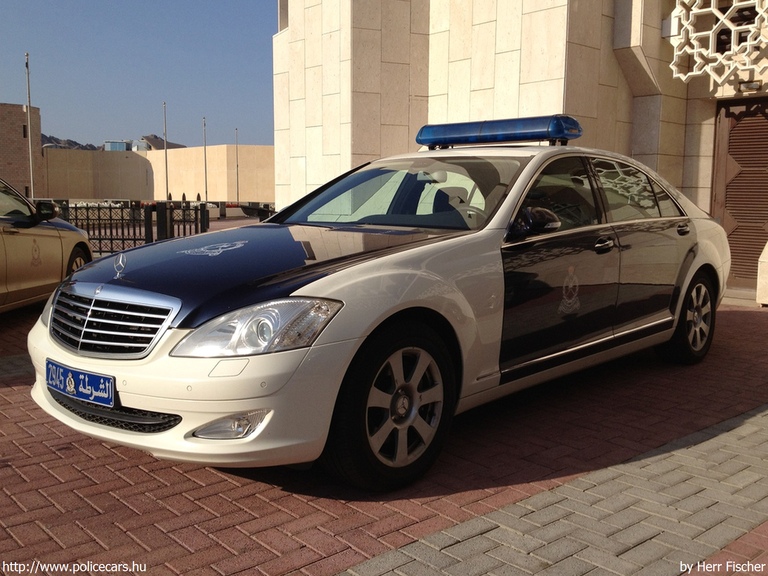 Mercedes-Benz S, fotó: Herr Fischer
Keywords: rendőr rendőrautó rendőrség Omán ománi