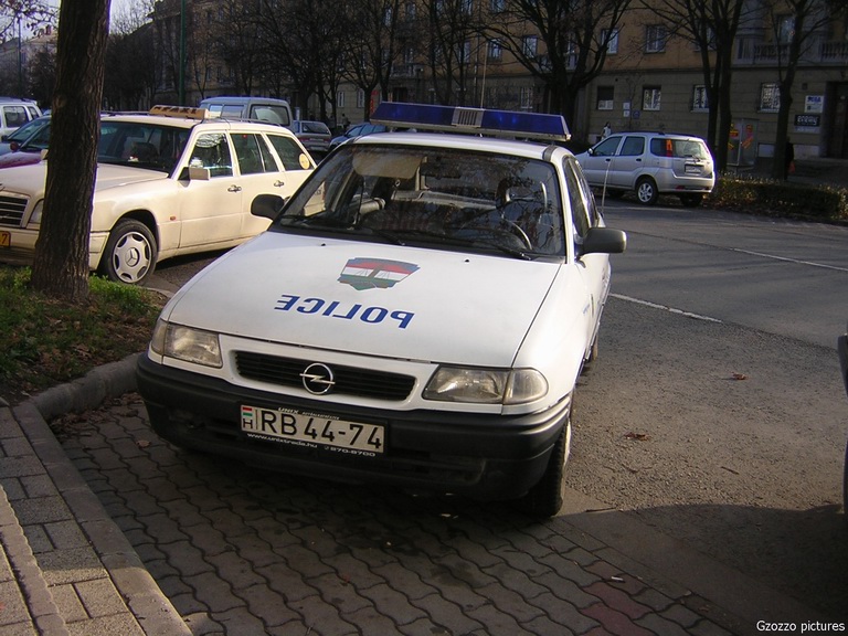 Opel Astra, fotó: Gzozzo pictures
Keywords: rendőrség rendőr rendőrautó magyar Magyarország RB44-74 police policecar hungarian Hungary