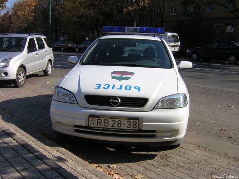 Opel Astra, fotó: Gzozzo pictures

Keywords: rendőrség rendőr rendőrautó magyar Magyarország RB28-38 police policecar hungarian Hungary