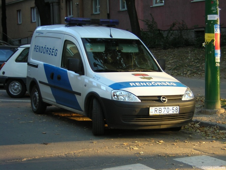 Opel Combo, fotó: Gzozzo pictures
Keywords: rendőrség rendőr rendőrautó magyar Magyarország RB70-58 police policecar hungarian Hungary