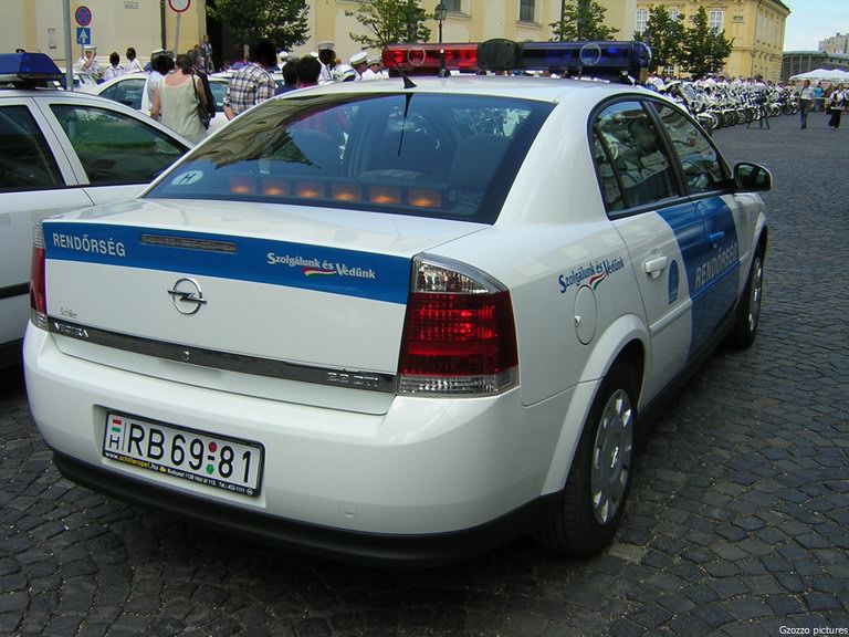 Opel Vectra, fotó: Gzozzo pictures
Keywords: rendőrség rendőr rendőrautó magyar Magyarország RB69-81 police policecar hungarian Hungary