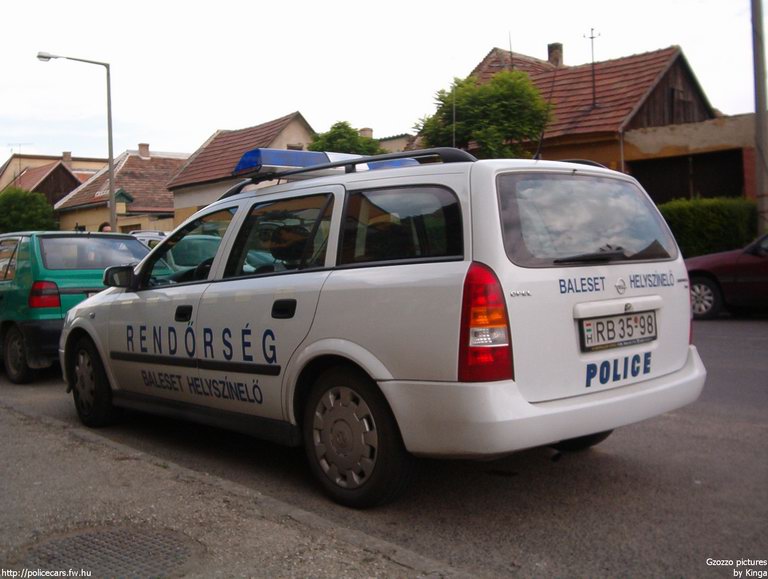 Opel Astra, fotó: Kinguc
Keywords: rendőrség rendőr rendőrautó magyar Magyarország RB35-98 police policecar hungarian Hungary