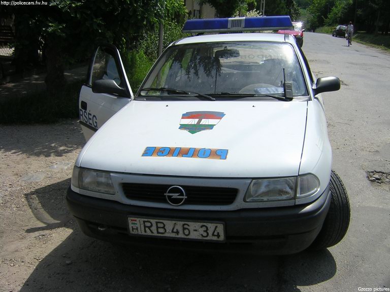 Opel Astra, fotó: Gzozzo pictures
Keywords: rendőrség rendőr rendőrautó magyar Magyarország RB46-34 police policecar hungarian Hungary