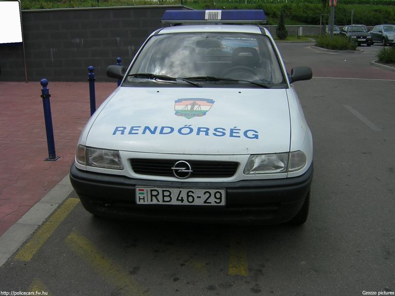 Opel Astra, fotó: Gzozzo pictures
Keywords: rendőrség rendőr rendőrautó magyar Magyarország RB46-29 police policecar hungarian Hungary
