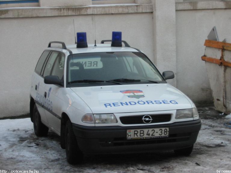 Opel Astra, fotó: nossy
Keywords: rendőrség rendőr rendőrautó magyar Magyarország RB42-38 police policecar hungarian Hungary