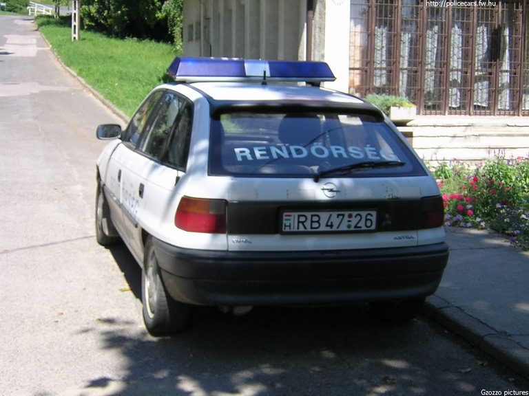 Opel Astra, fotó: Gzozzo pictures
Keywords: rendőrség rendőr rendőrautó magyar Magyarország RB47-26 police policecar hungarian Hungary
