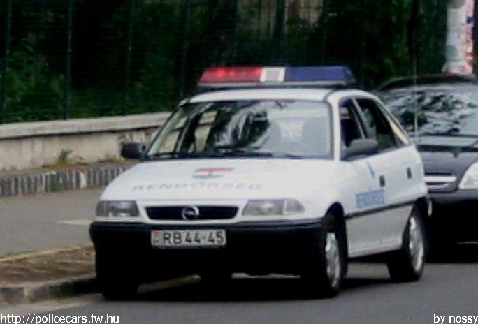 Opel Astra, fotó: nossy
Keywords: rendőrség rendőr rendőrautó magyar Magyarország RB44-45 police policecar hungarian Hungary