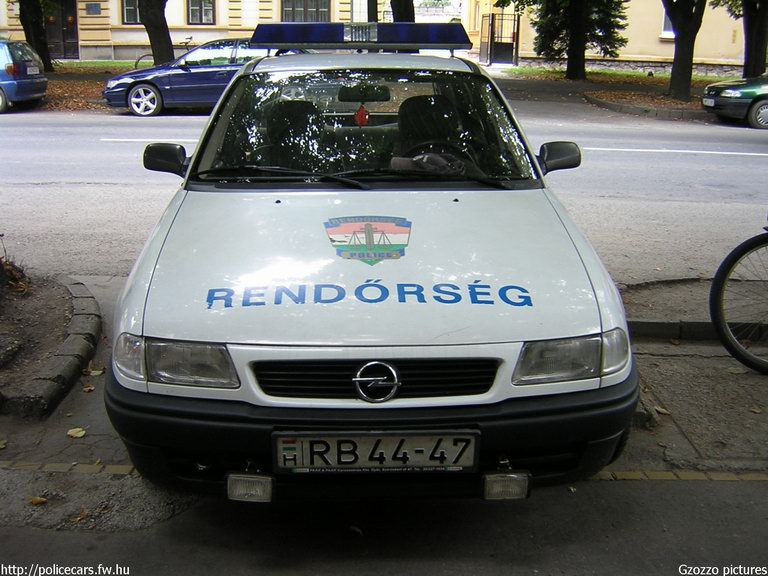 Opel Astra, fotó: Gzozzo pictures
Keywords: rendőrség rendőr rendőrautó magyar Magyarország RB44-47 police policecar hungarian Hungary