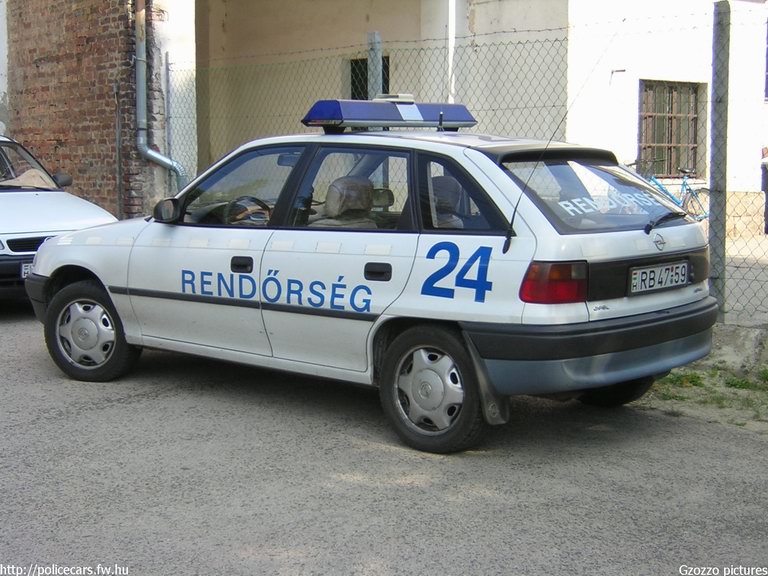 Opel Astra, fotó: Gzozzo pictures
Keywords: rendőrség rendőr rendőrautó magyar Magyarország RB47-59 police policecar hungarian Hungary